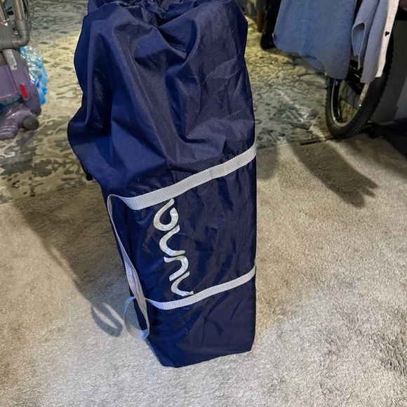 Nuna Pack and Play Travel Crib w/ Mattress & Carry Bag – Navy – Clean - Picture 2 of 9